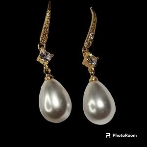 Synthetic Pearl Dangle Earrings Pearl & Zircon Gold Earrings NWT